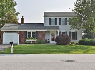 110 Charleston Dr, Willow Street, PA 17584