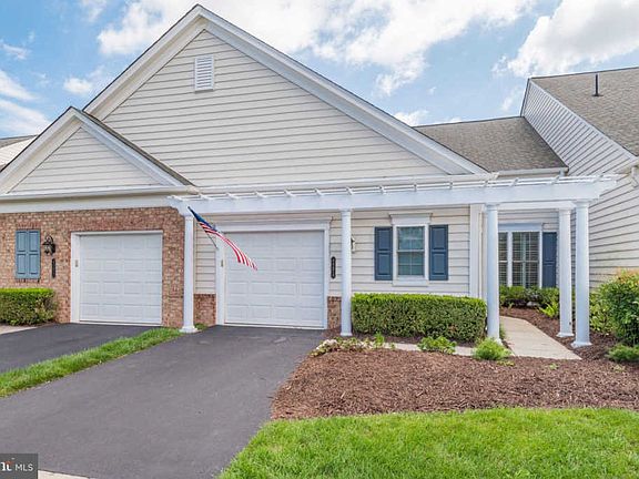 5th image of 44474 Oakmont Manor Sq