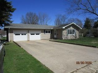 12 E Charleston Rd, Ashmore, IL 61912