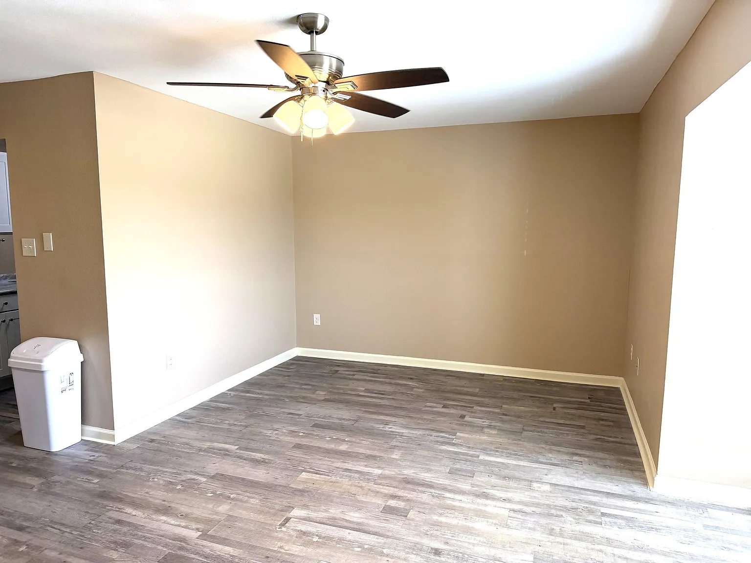 2 bed, 1000 sqft, $1,150 — Photo 3