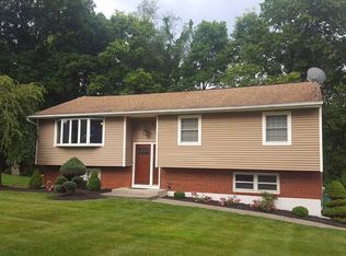 21 Daisy Ln, Wappingers Falls, NY 12590