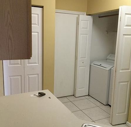 4th image of 4737 SW 13th Ct