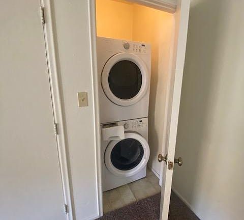 3rd image of 940 N Alvernon Way