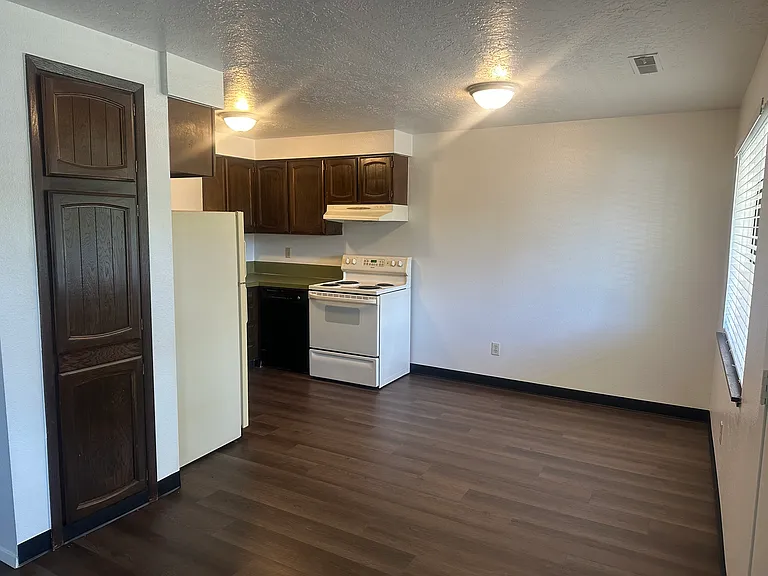 300 N Pacific St #1 — Photo 9