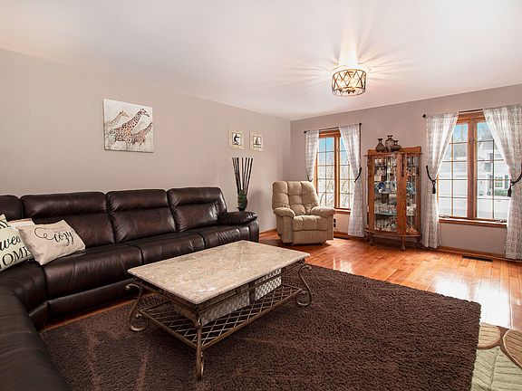 3rd image of 252 Saint Andrews Dr