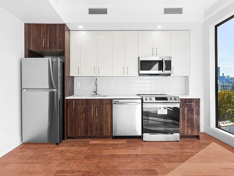 31-05 21st St #4D — Photo 4