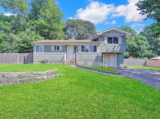 11 Halliday Rd, Coram, NY 11727
