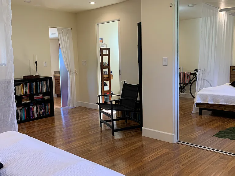 Crest Dr — Photo 7