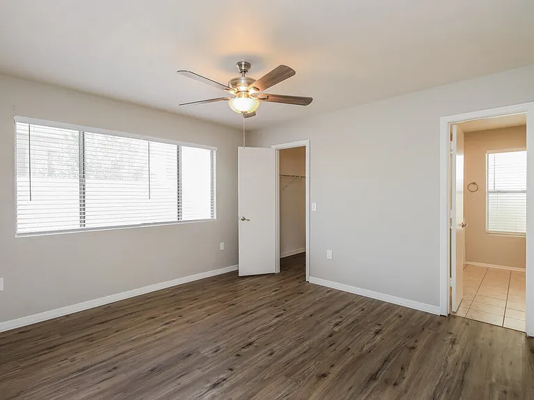 1164 N Naples Dr — Photo 11