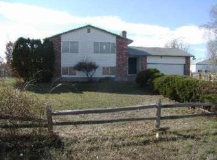 432 E Humorist Rd, Burbank, WA 99323