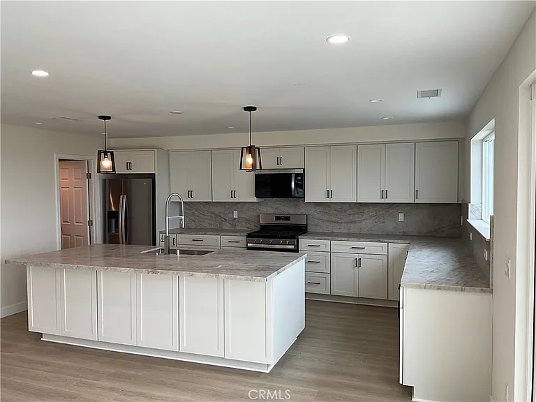 22 Byron Close — Photo 8