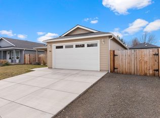 766 Sydney Ct, Central Point, OR 97502