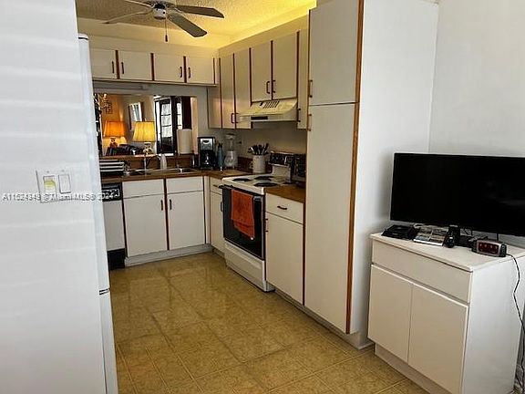 4th image of 10858 W Clairmont Cir #302
