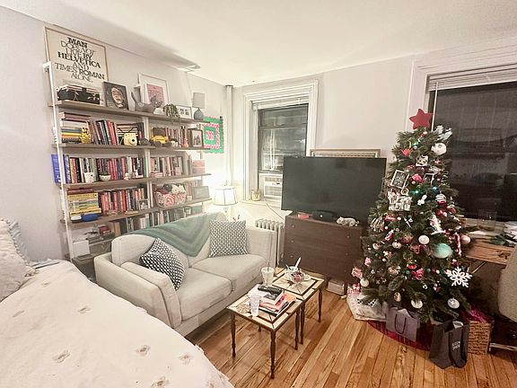4th image of 33 Brevoort Pl APT 1R