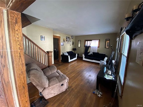 4th image of 220 Markland Ave