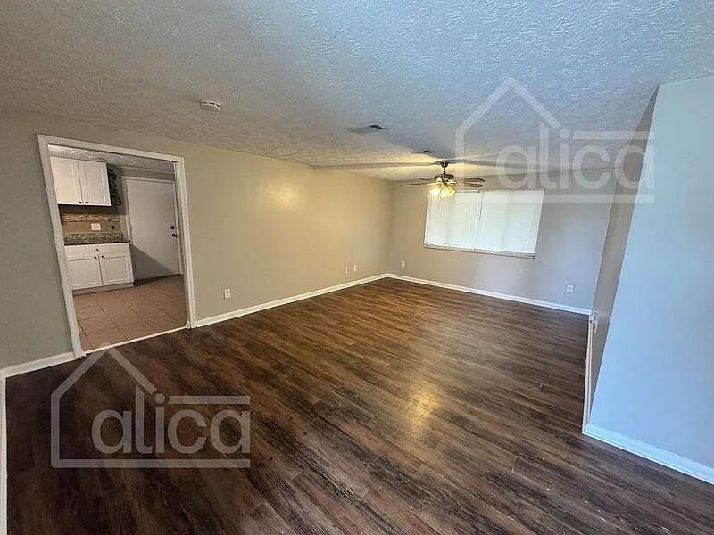 3 bed, 2.0 bath, 1580 sqft, $1,795 — Photo 2