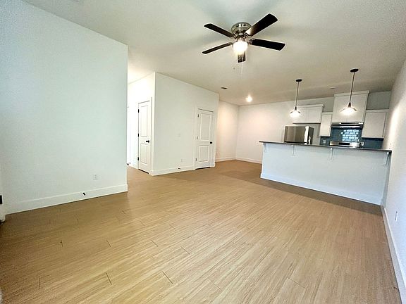 4th image of 1800 Riverview Dr #I3