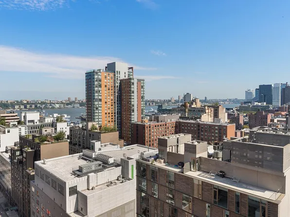 500 W 43rd St #20, New York, NY 10036