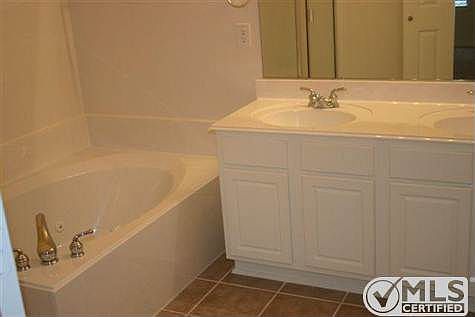 5th image of 1015 Fair Oaks Dr