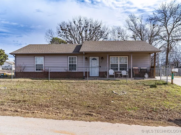 221 N Hickory St, Bristow, OK 74010
