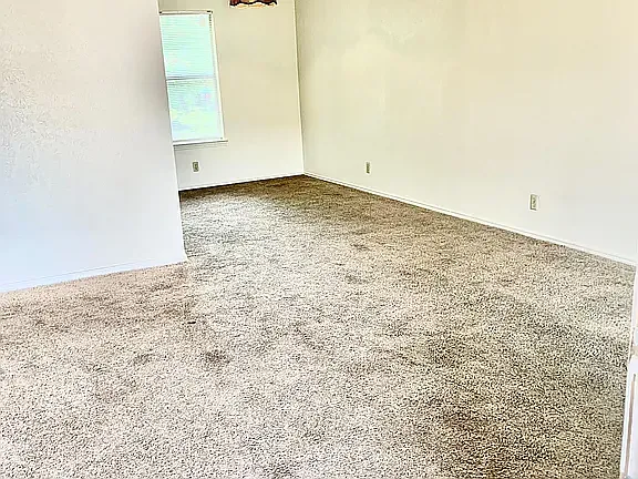 1121 N Locust St #10 — Photo 4