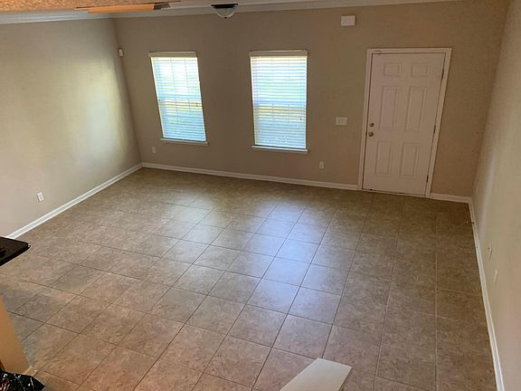 5th image of 2758 Hollybrook Ln