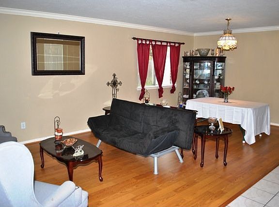2nd image of 611 Oak Berry Dr