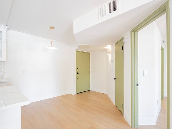 5th image of 4320 Van Nuys Blvd #314