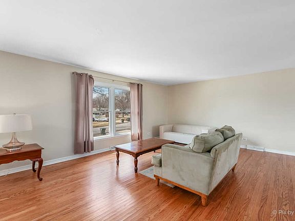 3rd image of 1306 E Sanborn Dr