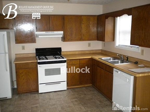 4th image of 2932 Spruce Cir