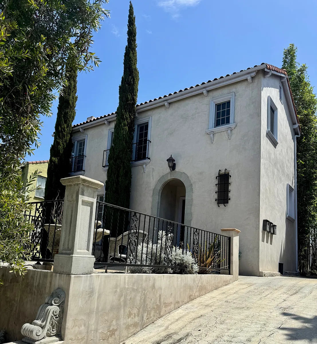 Building Photo - 1042 S Hudson Ave #1/2