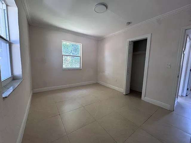 1385 NW 24th St #4 — Photo 6