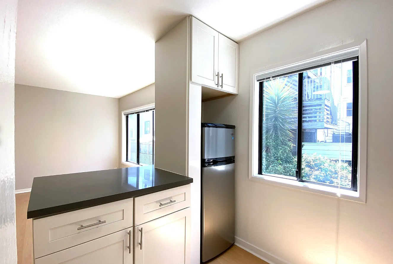 Alamo Apartments — Photo 2