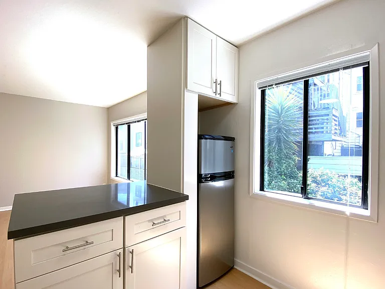 Alamo Apartments — Photo 2