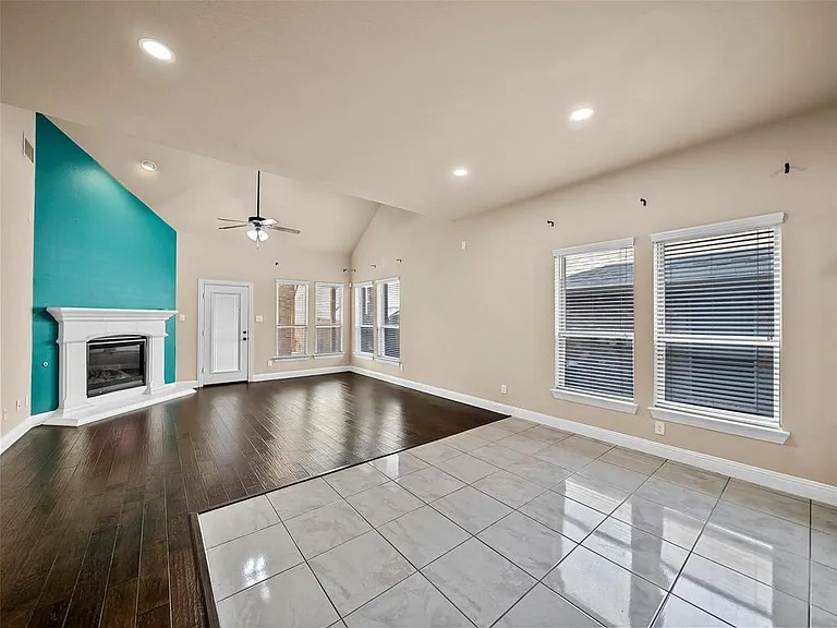 604 Darby Ln — Photo 24