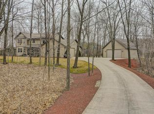 1514 Pathfinder Ln, West Bend, WI 53090