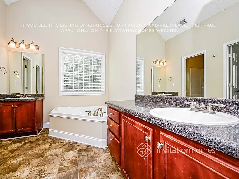 220 Hedgewood Dr — Photo 11