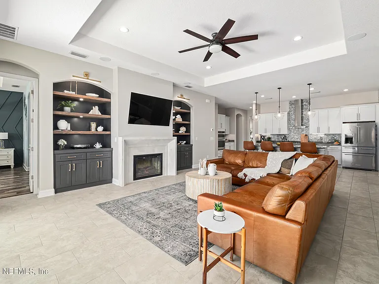 318 Windwalker Dr — Photo 3