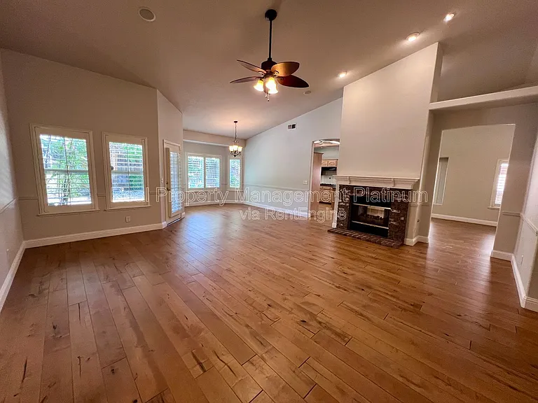 2552 E Kelso Ave — Photo 23