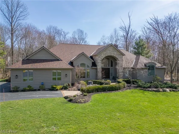 17351 Red Fox Trl, Chagrin Falls, OH 44023