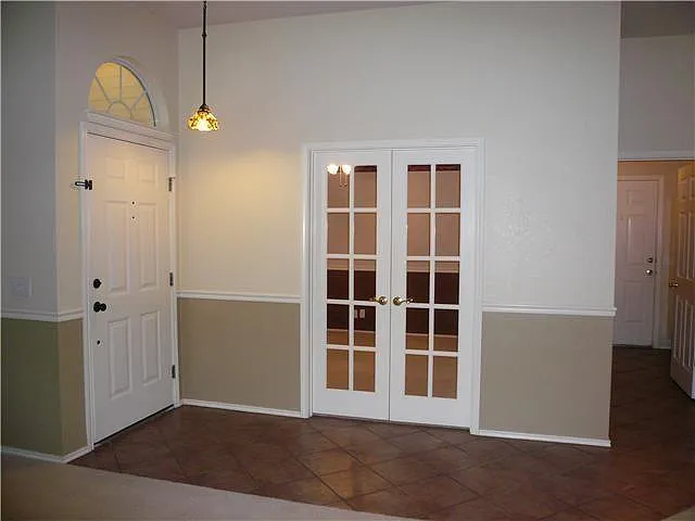 8102 Lerwick Ln — Photo 7