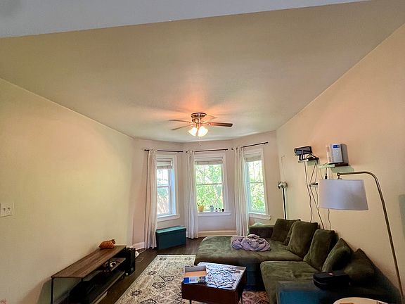 2nd image of 3709 N Hoyne Ave