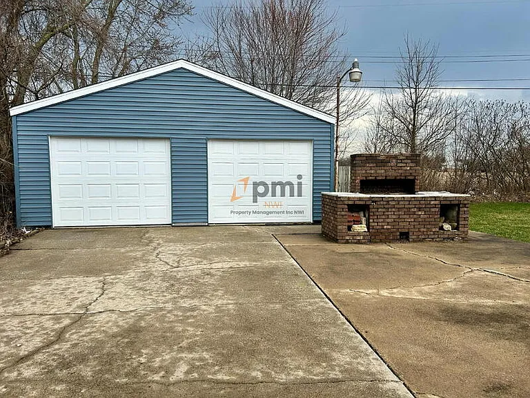 2925 Silverbrook Ave — Photo 16