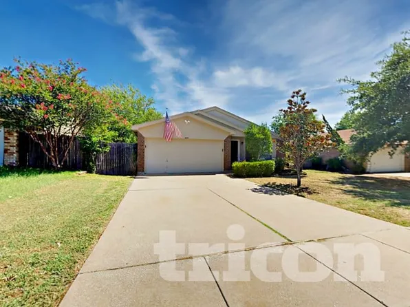 609 S Walnut Creek Dr, Mansfield, TX 76063