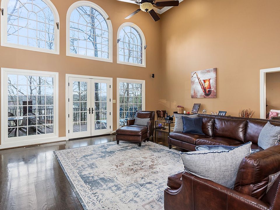 1st image of 245 Rome Beauty Cir