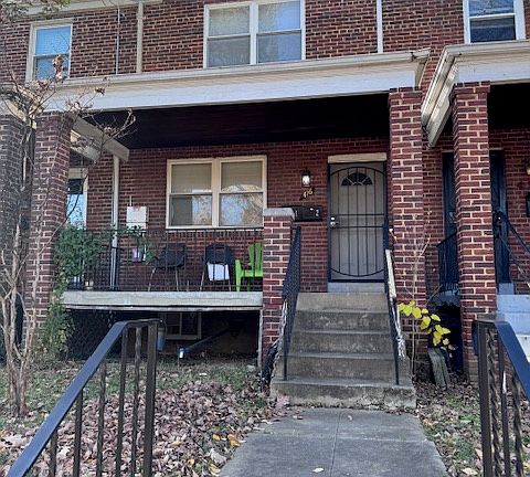 Front porch rowhouse in Kingman Park/H Street Corridor