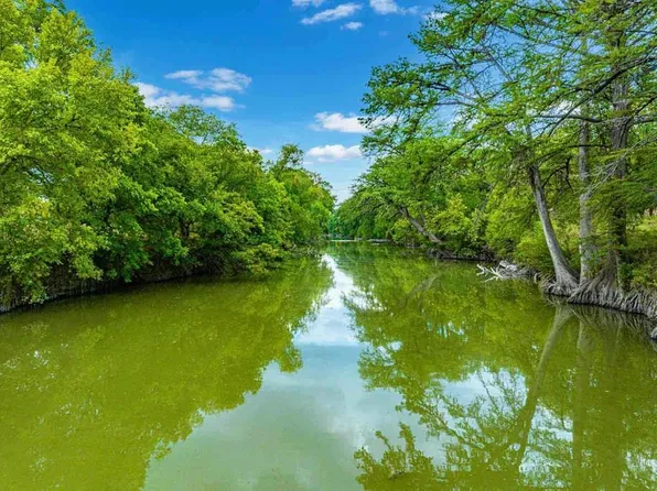 105A Oleander Rd, Comfort, TX 78013