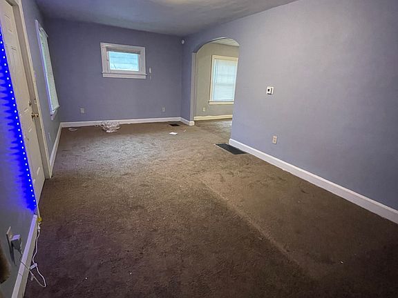 3rd image of 1250 W 32nd St