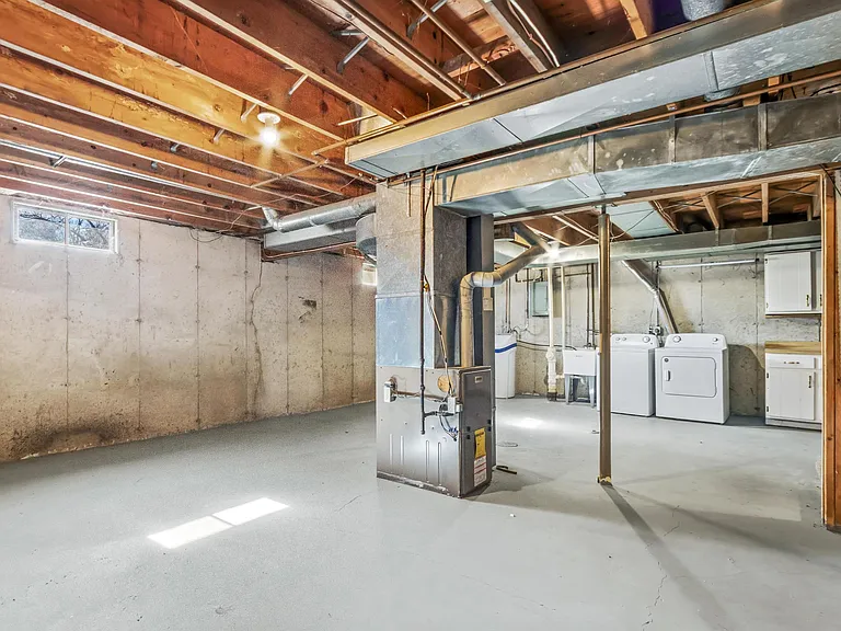 1302 N Gammon Rd — Photo 23
