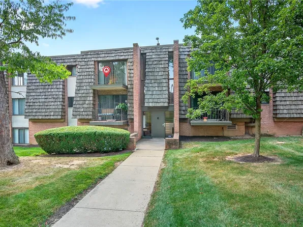 631 Forest Green Dr, Coraopolis, PA 15108